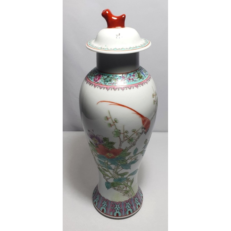 Chinese vaas met deksel, gemerkt